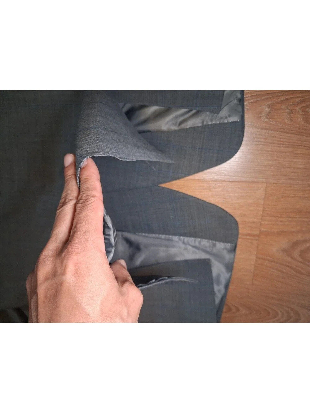 Tommy Hilfiger 2 PC Suit 42L 36x32 Gray Windowpane Sharkskin